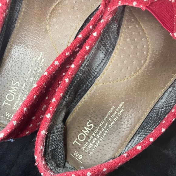 Red and White Polka Dot Toms Alpargatas - Picture 7 of 7